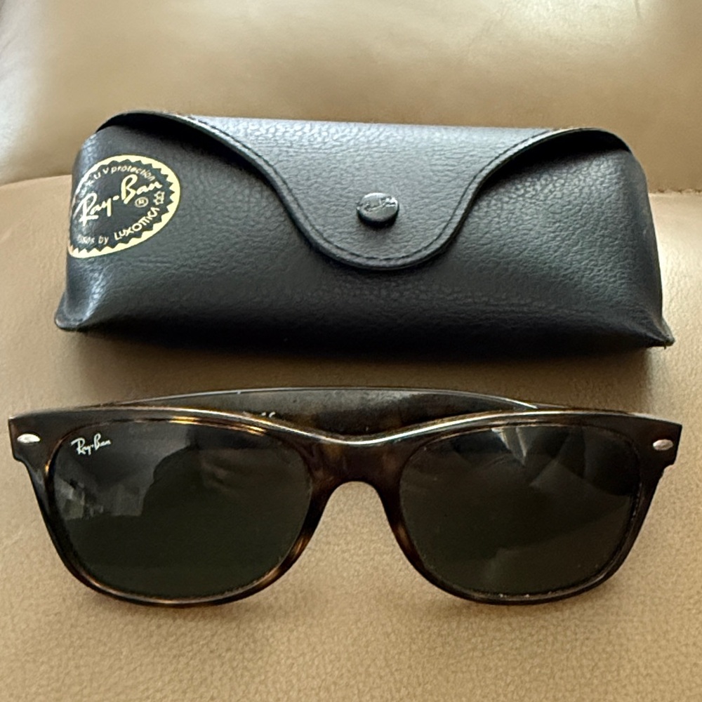 Ray-Ban 2132 New Wayfarer Classic Sunglasses with Black Case